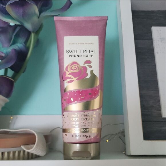 Sweet Petal Pound Cake Body Cream Bath and Body Works - Picture 2 of 5